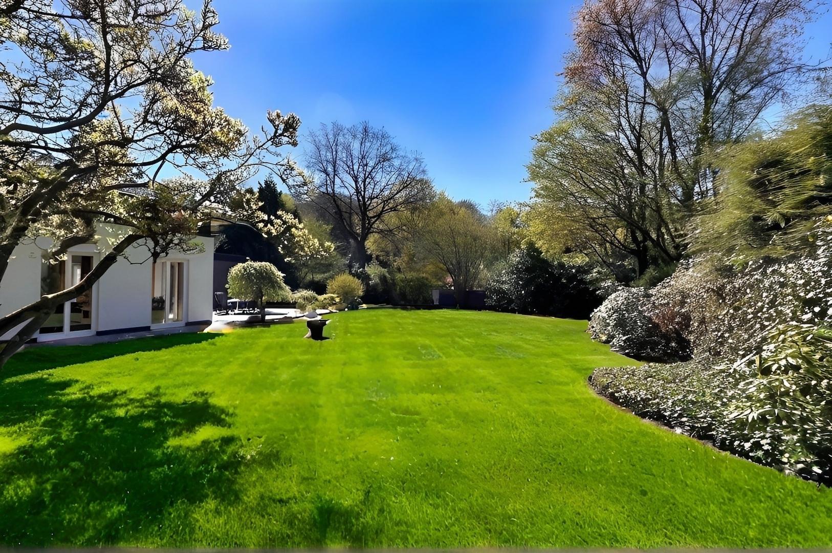 Garten seitlich