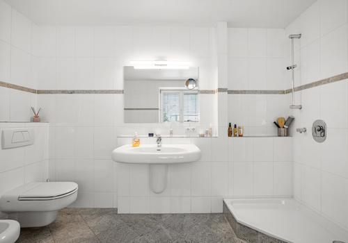 Vollbad im Hochparterre anderer Blickwinkel