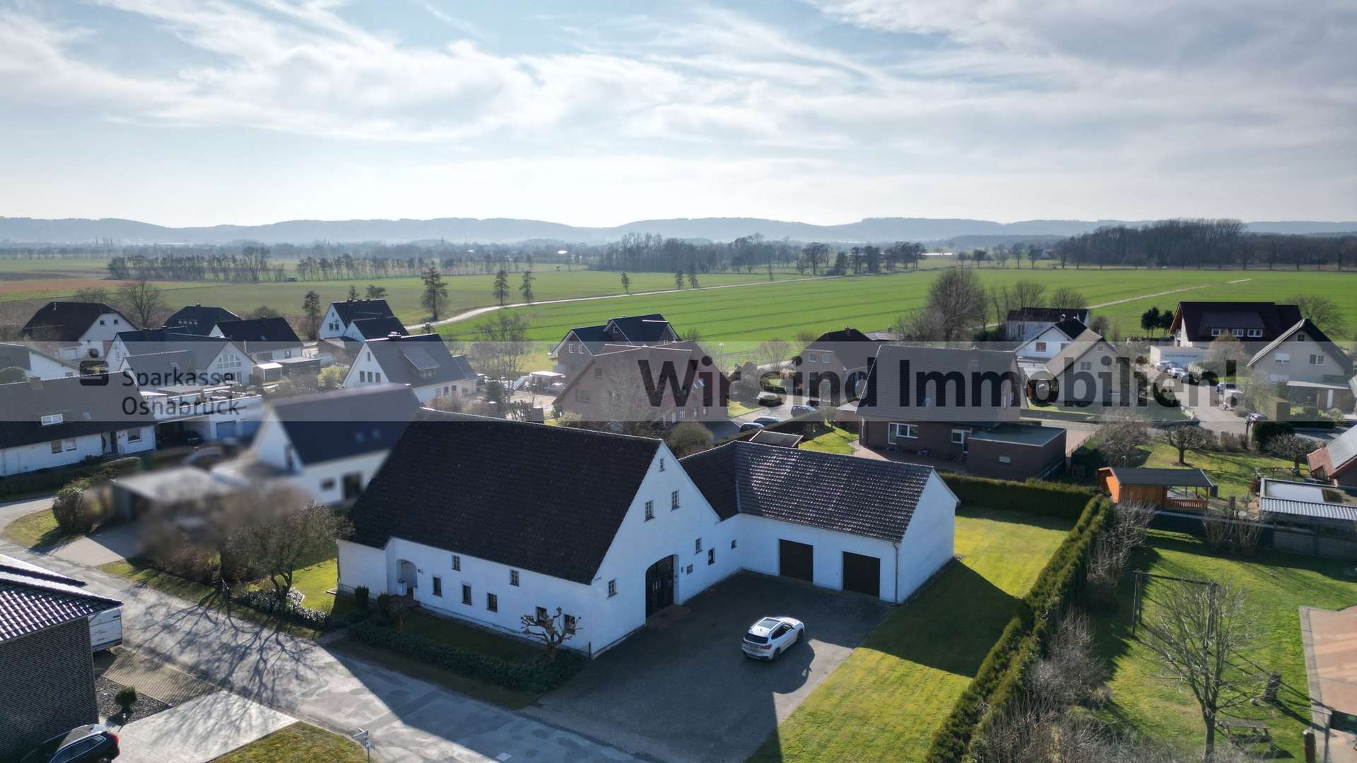 Frontansicht mit Umgebung