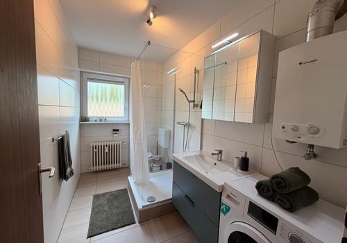 Badezimmer mit Dusche