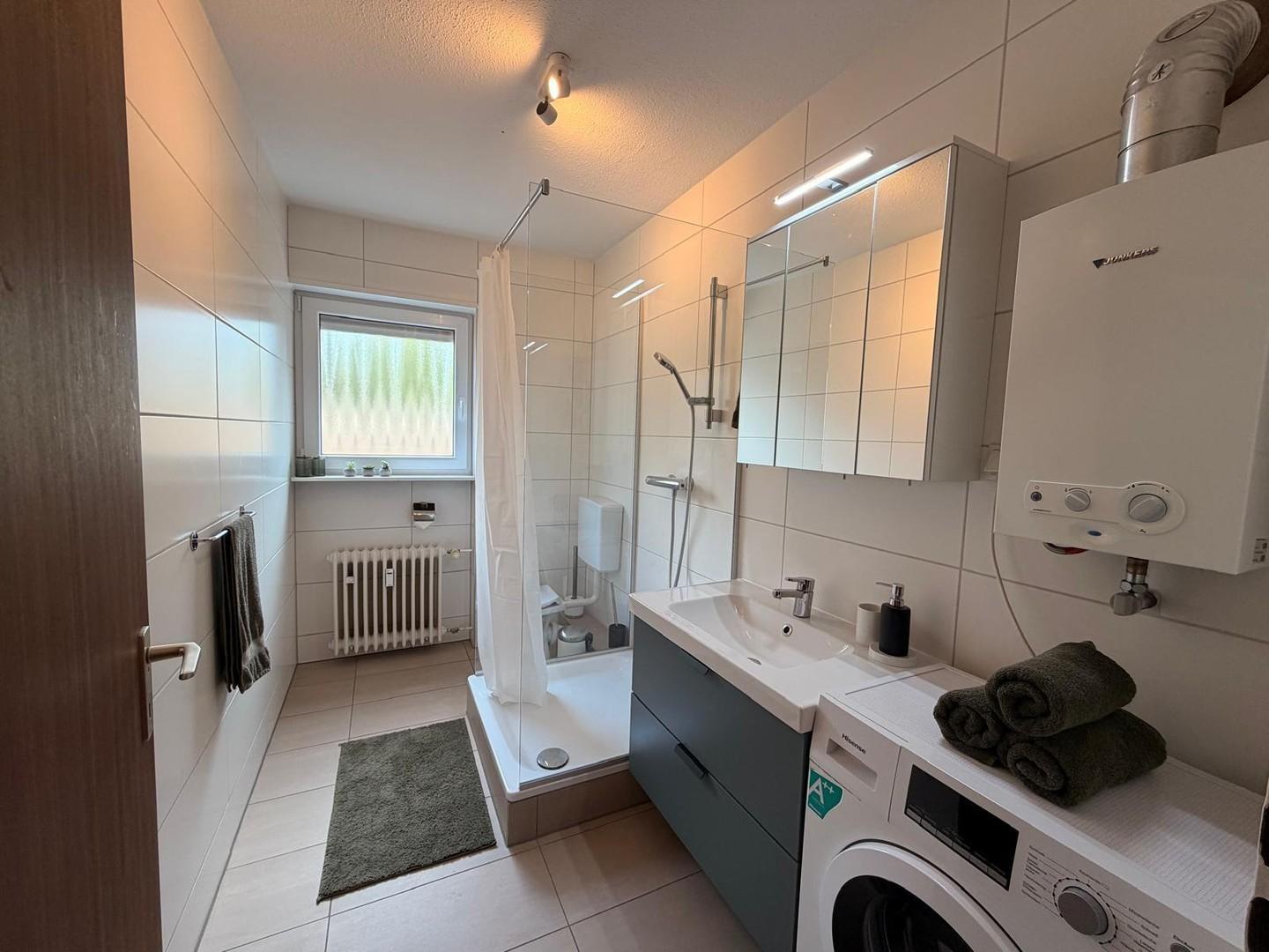 Badezimmer mit Dusche