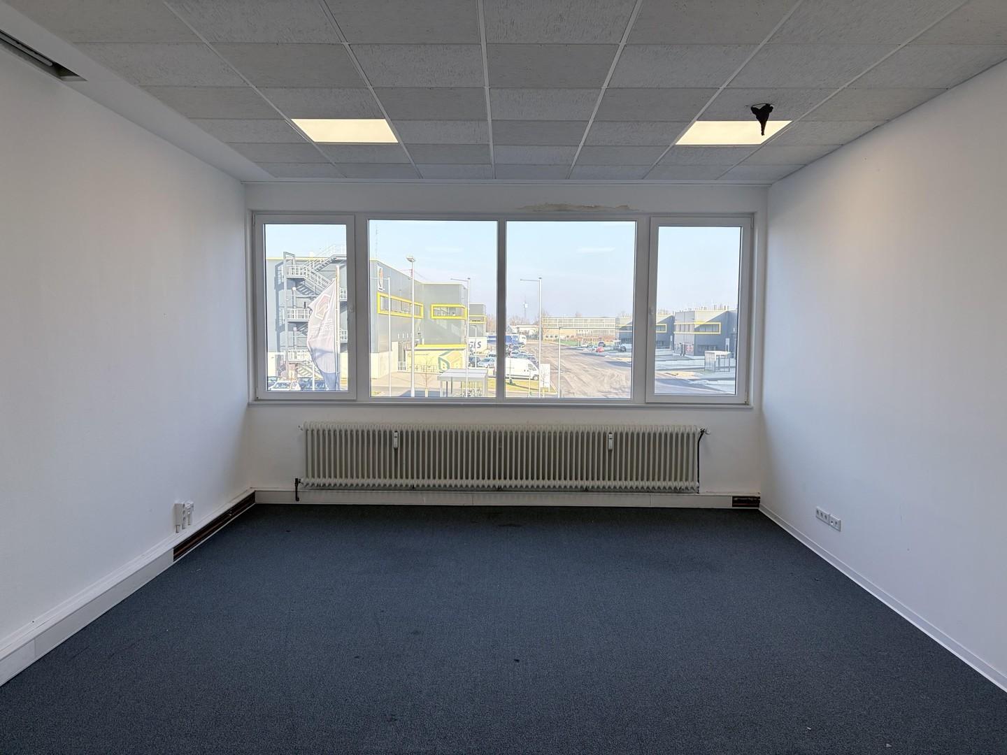 Büro mit Teppichboden