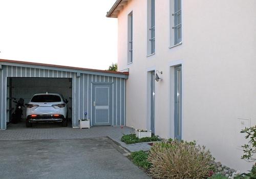 Haushälfte Ostseite Carport