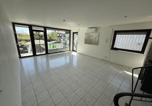 Wohnzimmer m. Klima u. Kamin