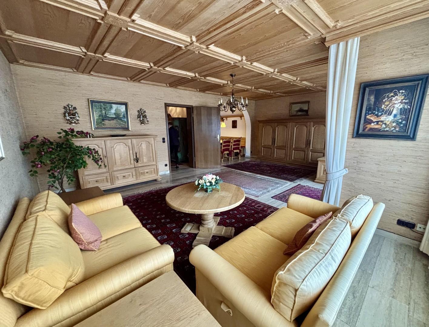 Wohnzimmer mit Eßbereich