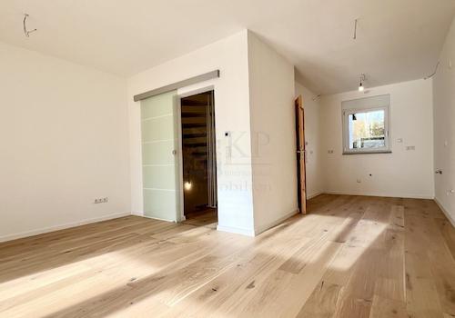 HELLES WOHN-ESSZIMMER ZUR KÜCHE