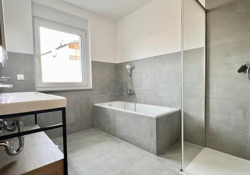 BADEZIMMER IM OBERGESCHOSS