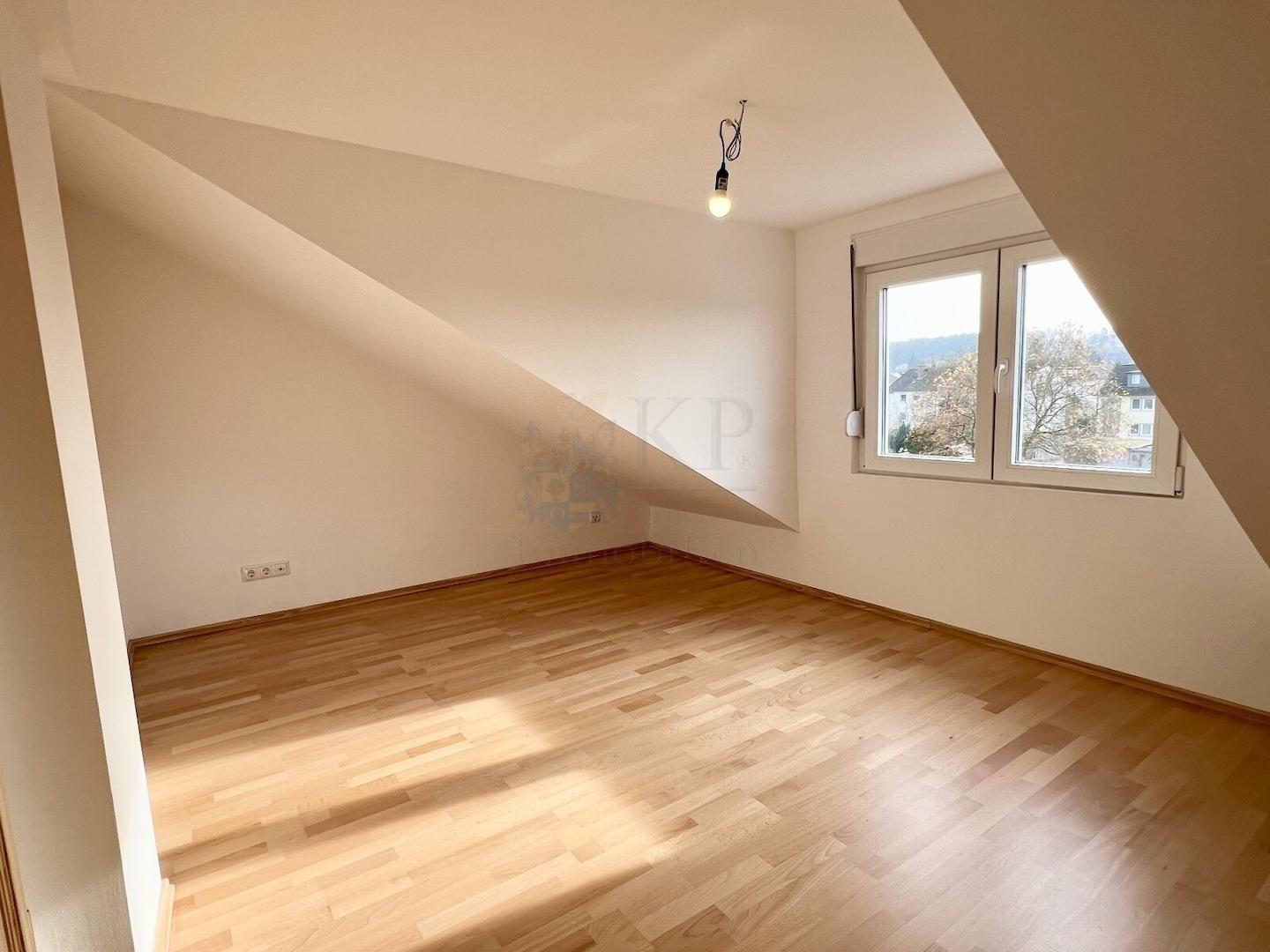 2.TES ZIMMER IM DACHGESCHOSS
