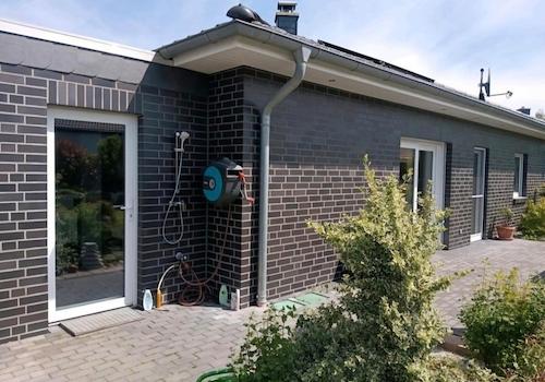 Warmwasseraußendusche