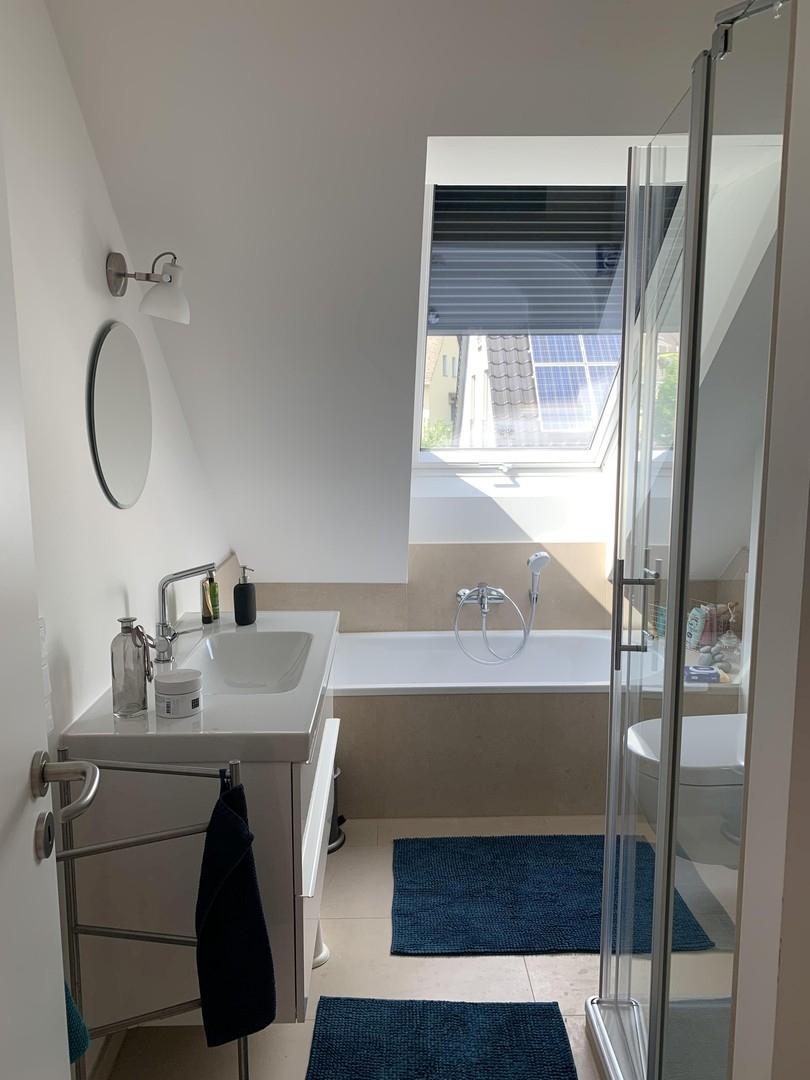 Whg. DG rechts-Tageslichtbad