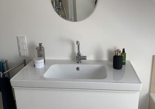 Whg. DG rechts, Bad,Waschtisch