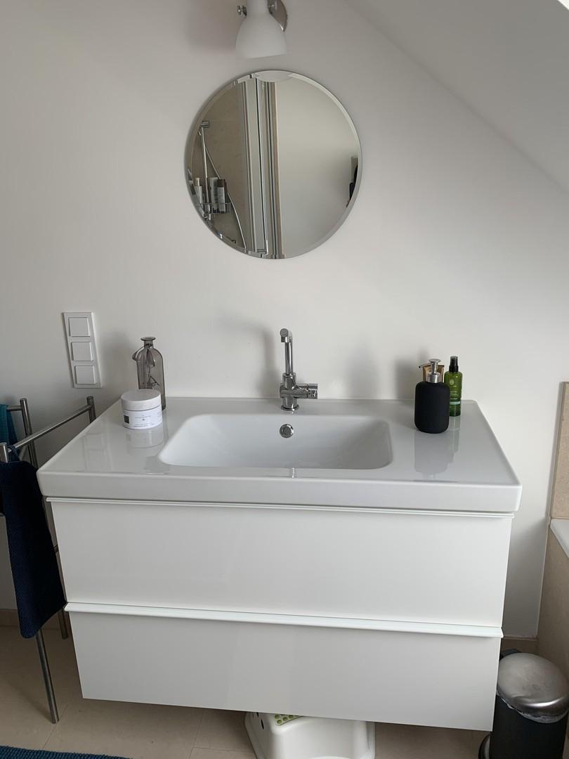 Whg. DG rechts, Bad,Waschtisch