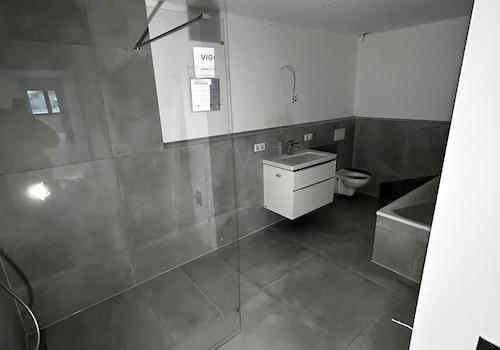 großes Badezimmer