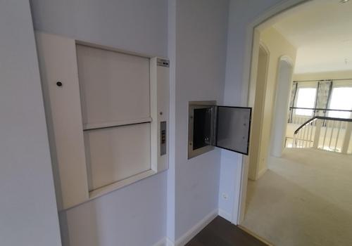 Aufzug und Wäschabwurf