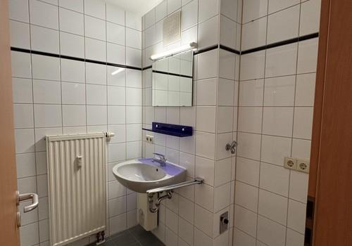 Bad + Anschl. Waschmaschine