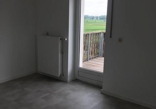 Wohnküche mit Blick auf den Ba