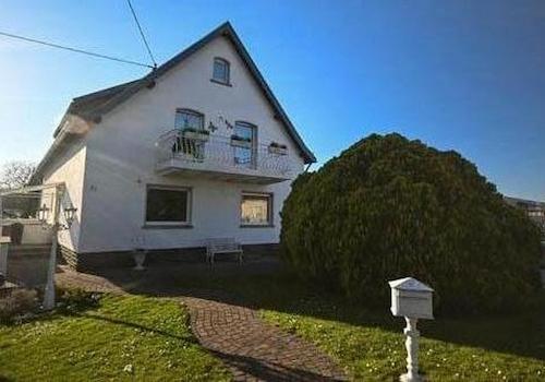 Frontansicht des Hauses