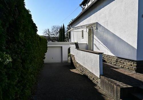 Eingangsbereich und Garage