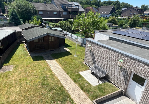 Garten mit Gartenhaus