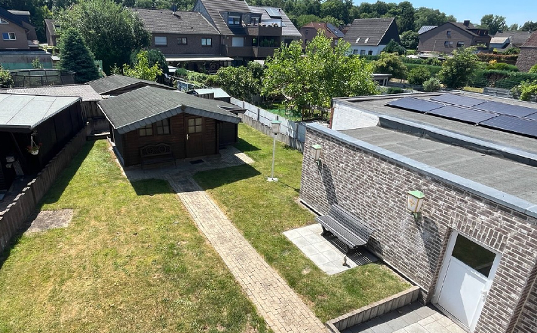 Garten mit Gartenhaus