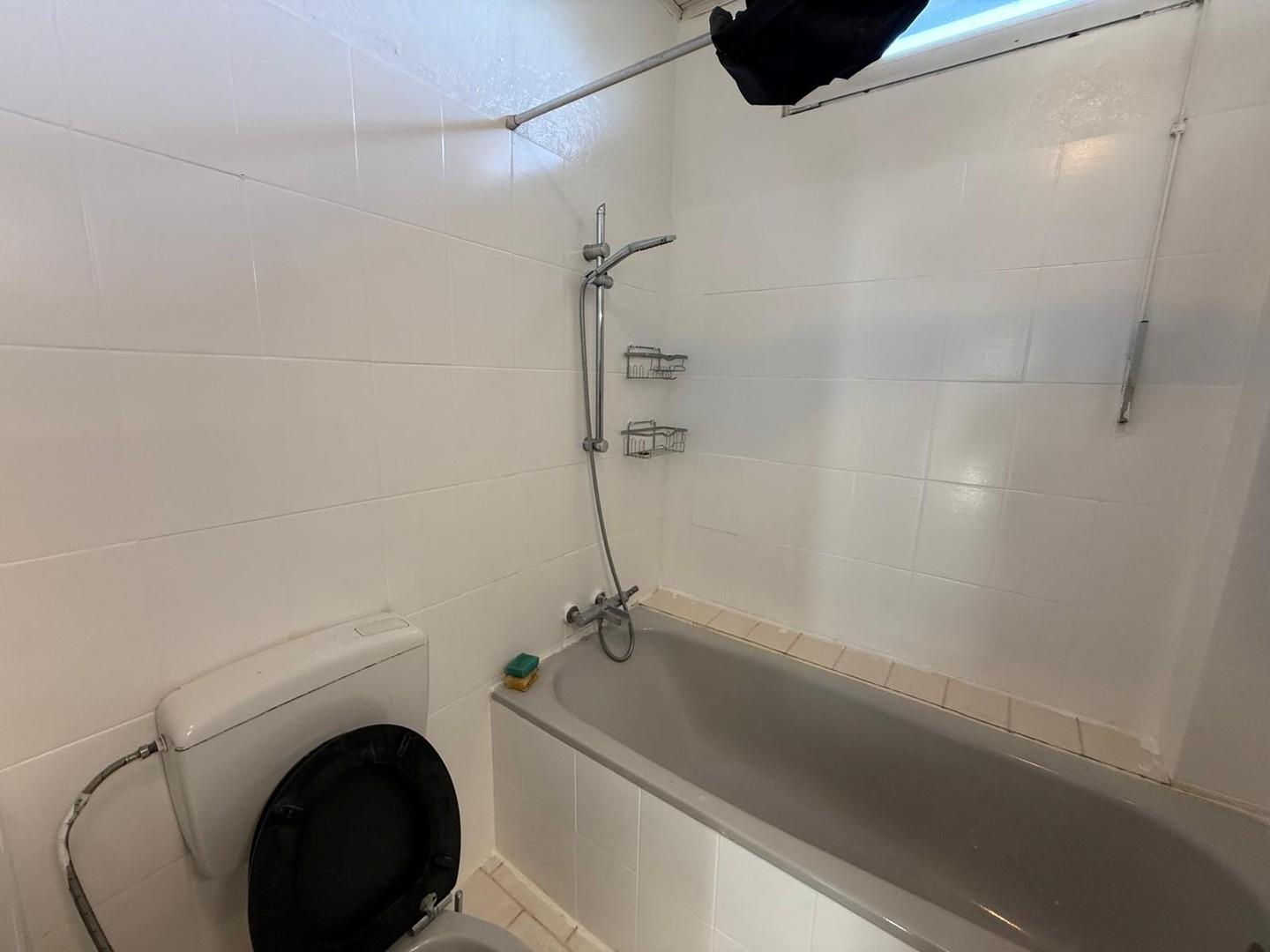 Badezimmer WC + Badewanne