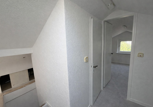 Flur + Treppenaufgang