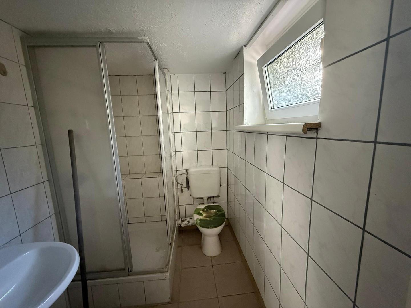 WC mit Eckdusche Untergeschoss