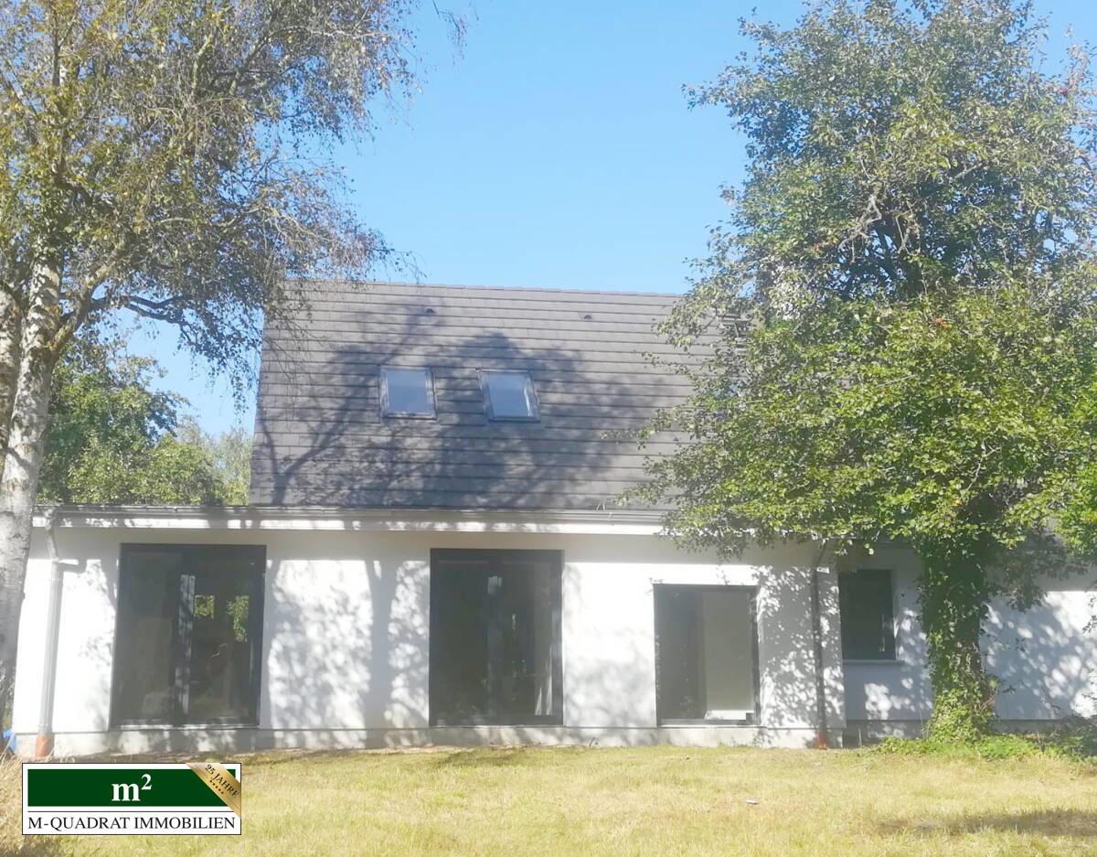 Seitenansicht EFH in ländlicher Alleinlage