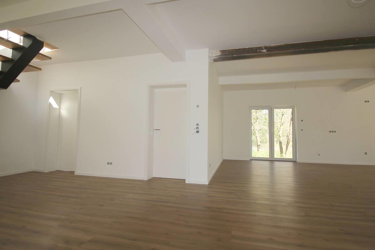 Offene u. luftige Architektur im Erdgeschoss