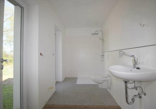 Großzügiges u. modernes Duschbad EG