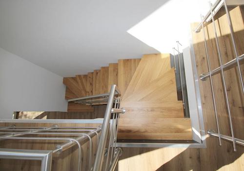 Hochwertige Holz-Wendeltreppe