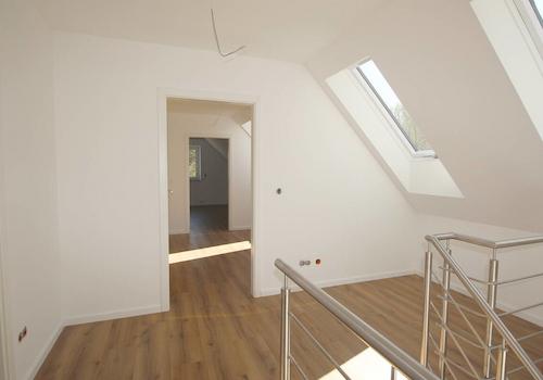 Blick auf OG mit drei großzügigen Räumlichkeiten