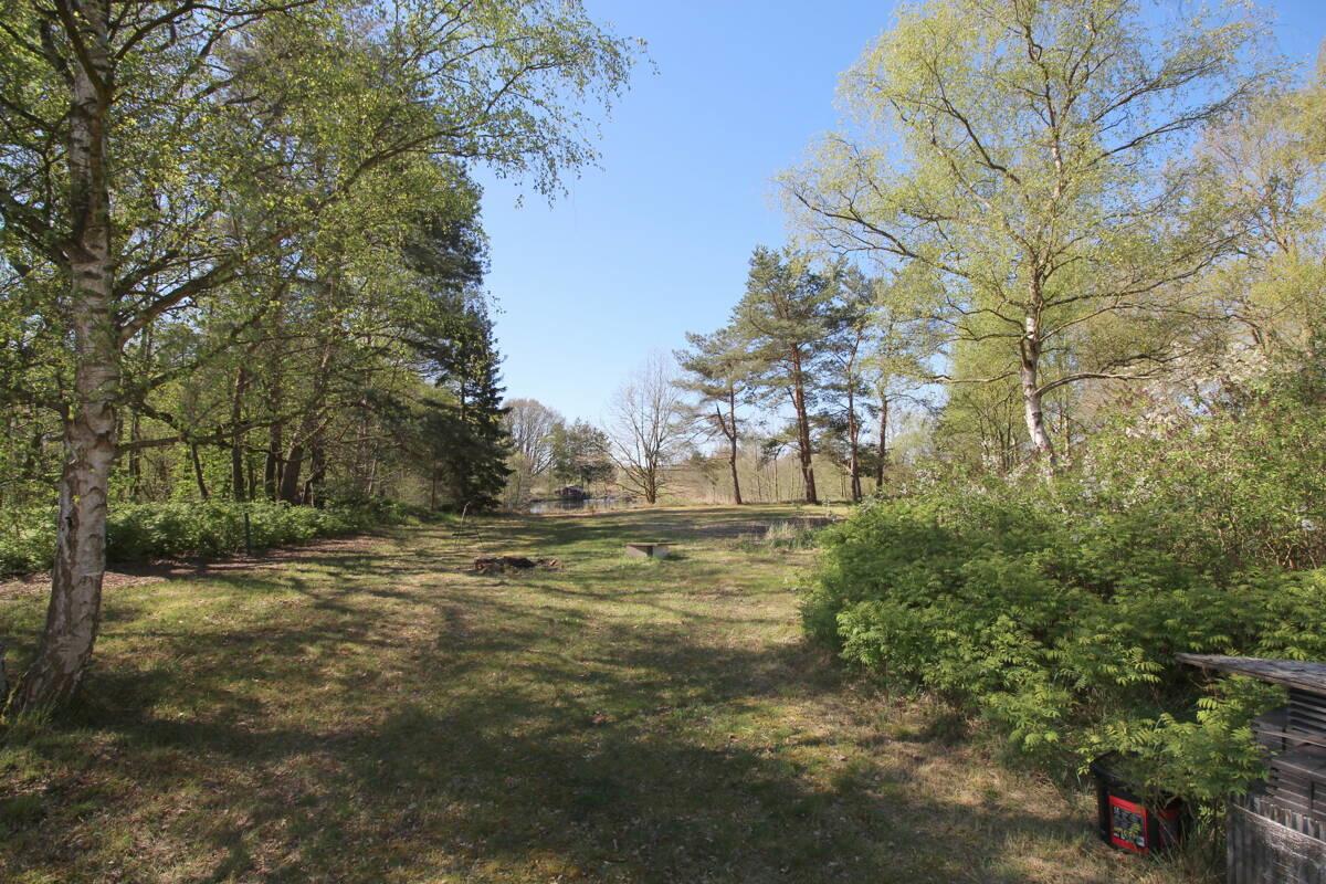 Parkähnlicher Garten mit Feuerstelle