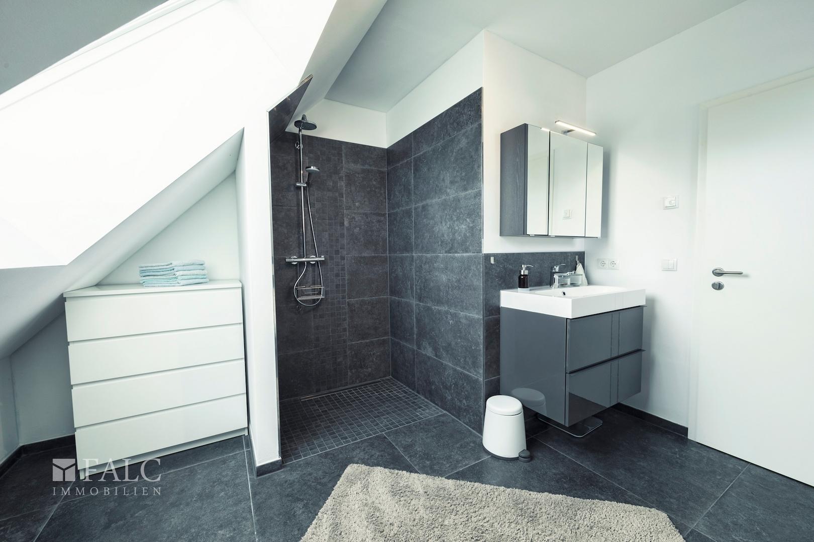 2. Badezimmer Dachgeschoss