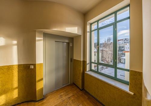 Eigentumswohnung | Treppenhaus mit Lift