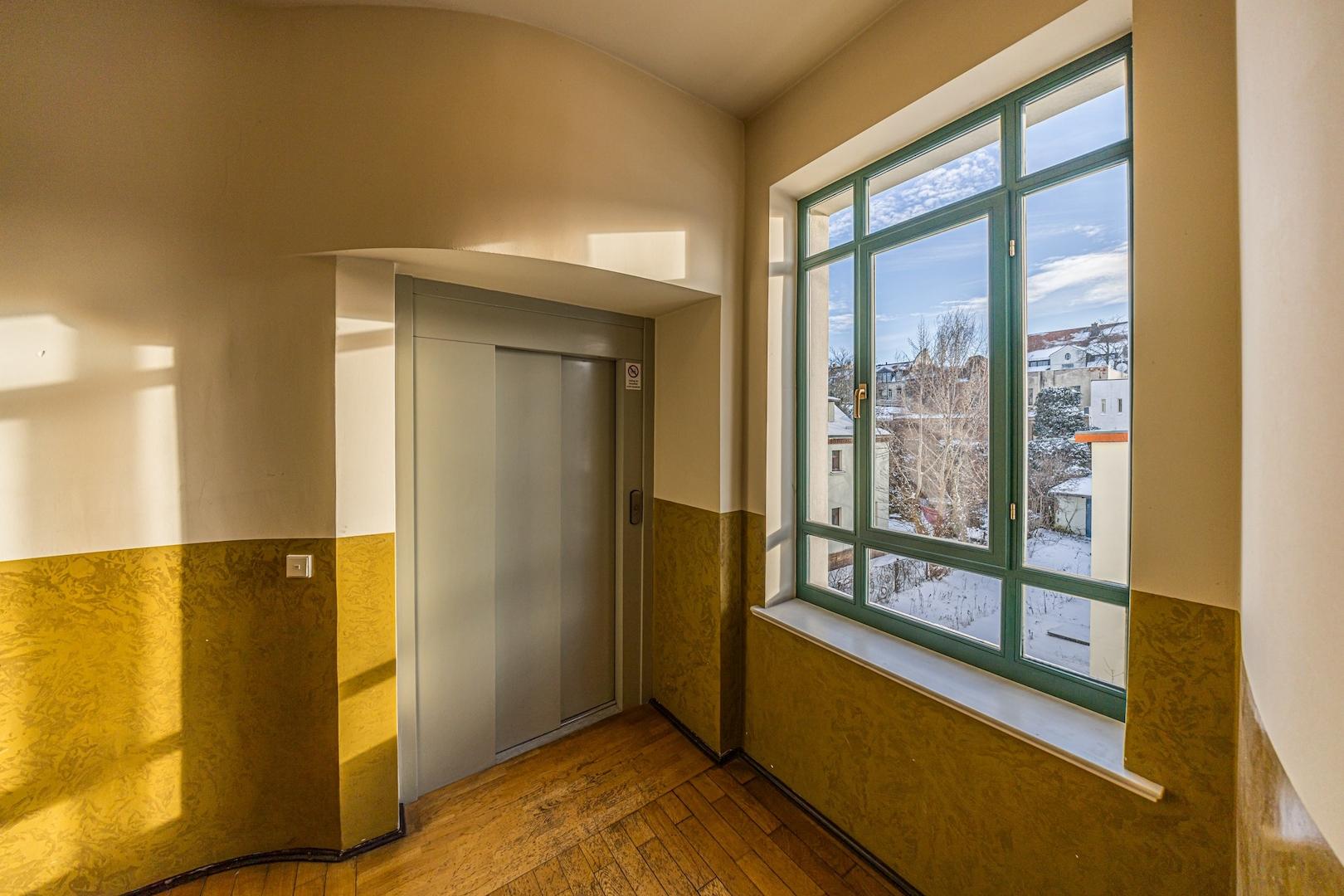 Eigentumswohnung | Treppenhaus mit Lift