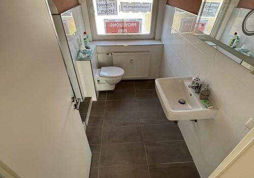 Wohnung Badezimmer 2