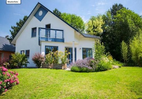Einfamilienhaus_Rückansicht_2_Musterfoto