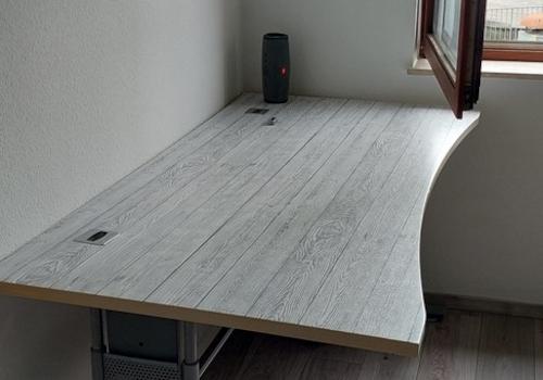 Schreibtisch