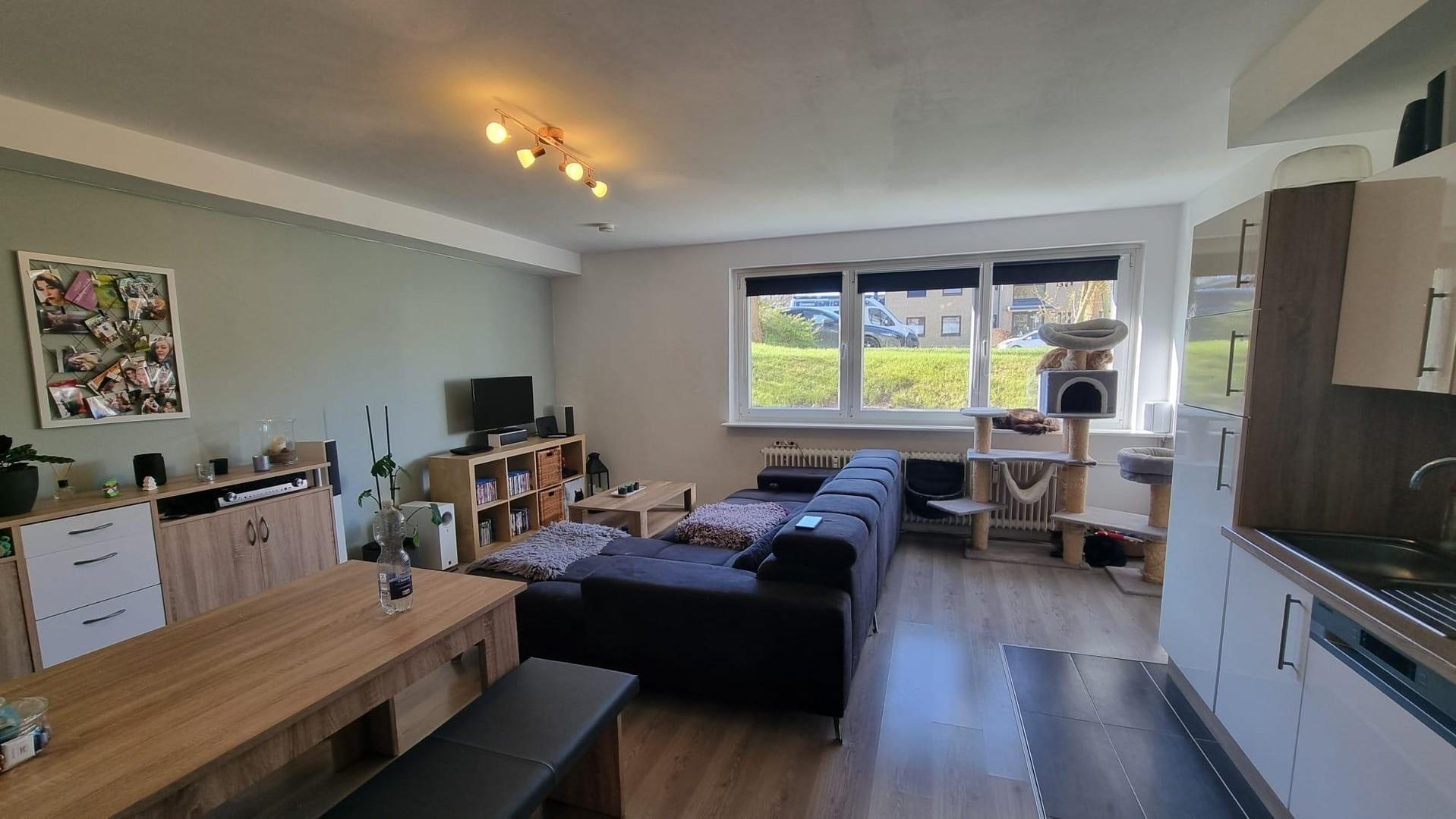 Wohnzimmer mit Küche