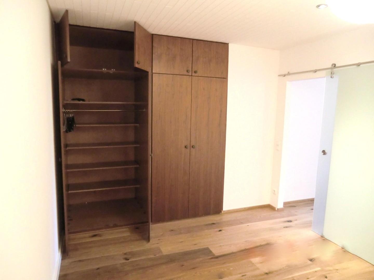 großer Einbauschrank 2tlg