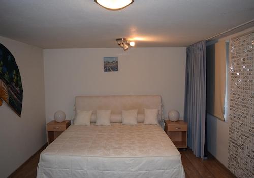 UG: Schlafzimmer