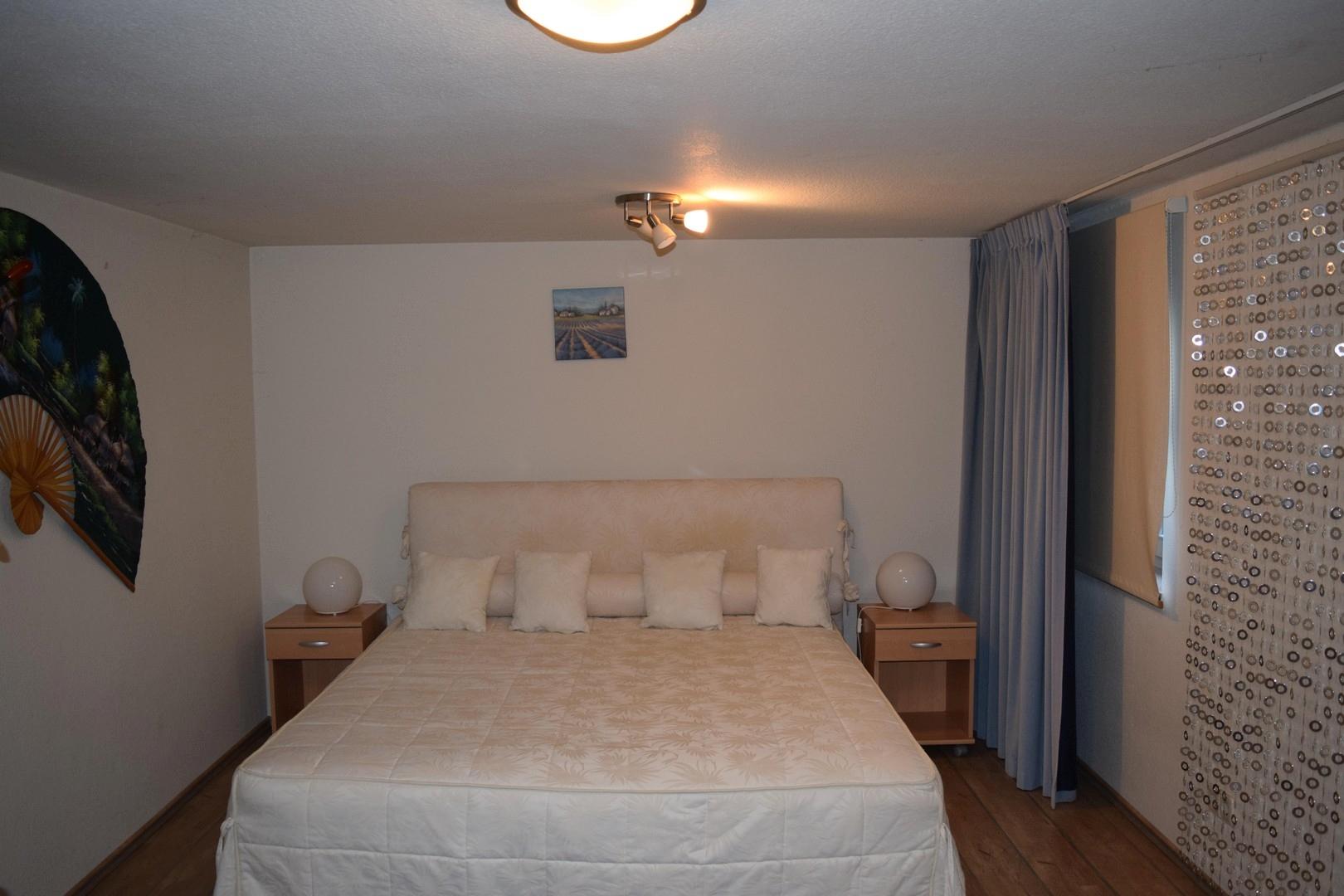 UG: Schlafzimmer