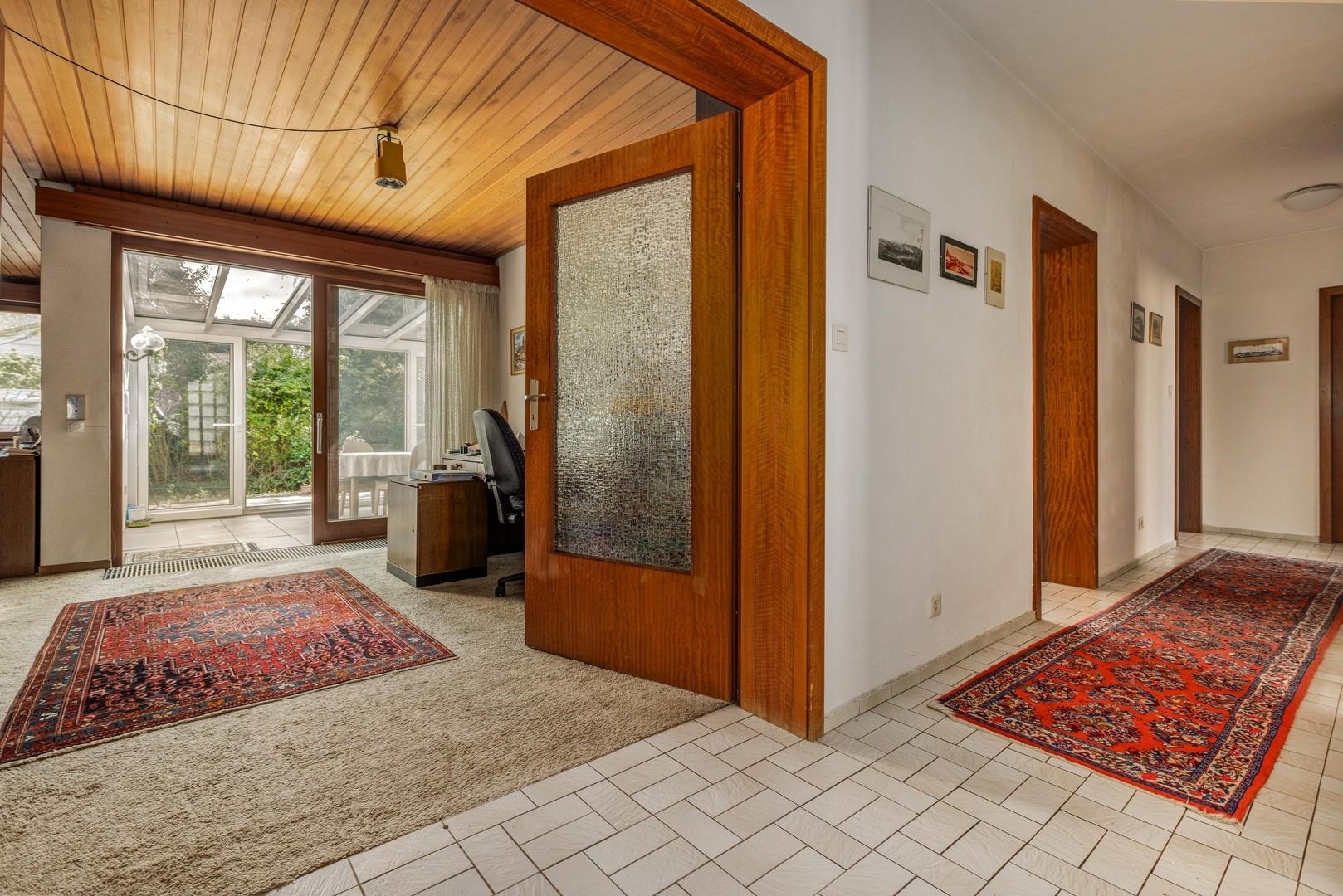 Arbeitszimmer und Flur 