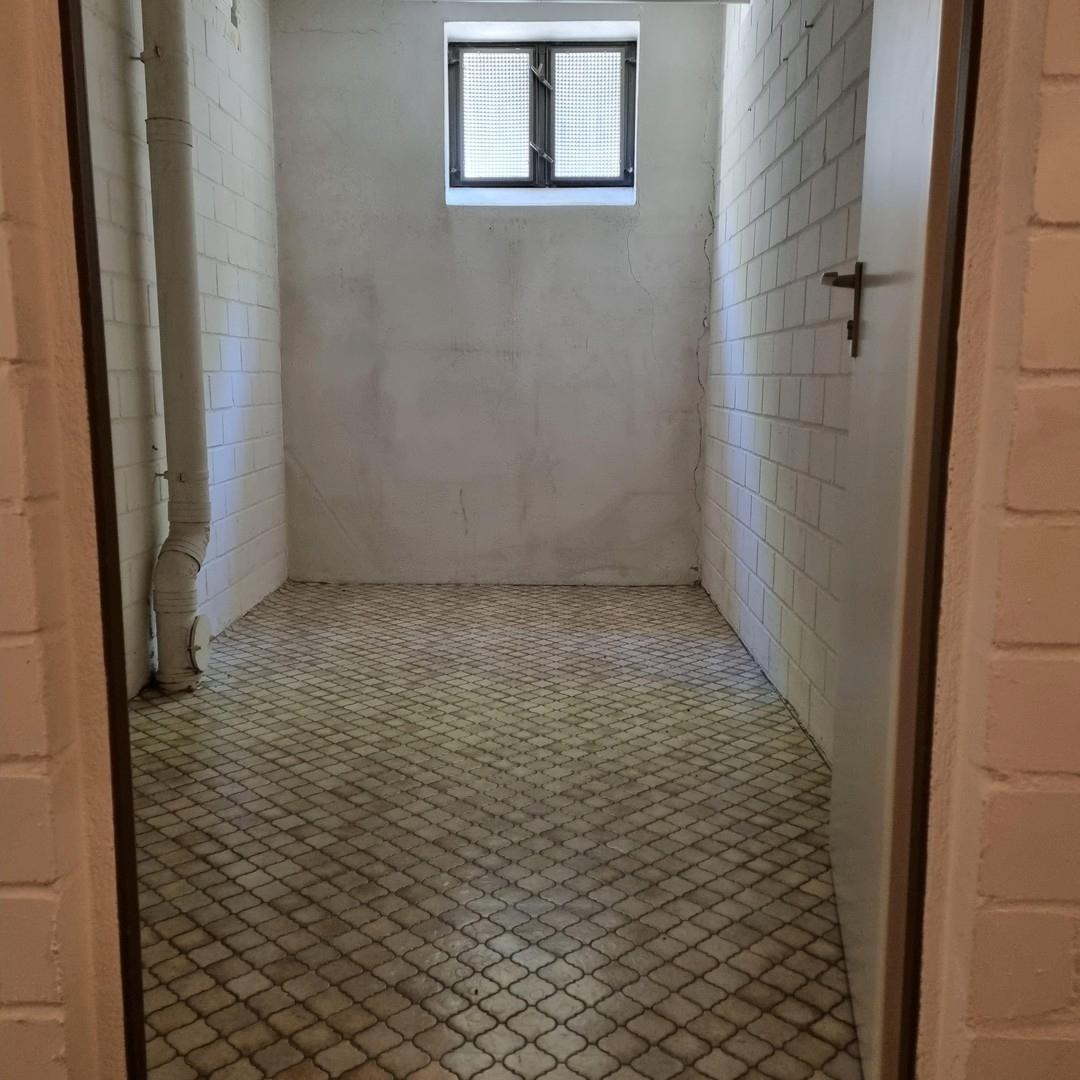 Kellerabteil mit Strom und Lic