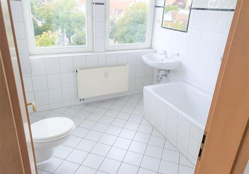 Badezimmer mit Tageslicht