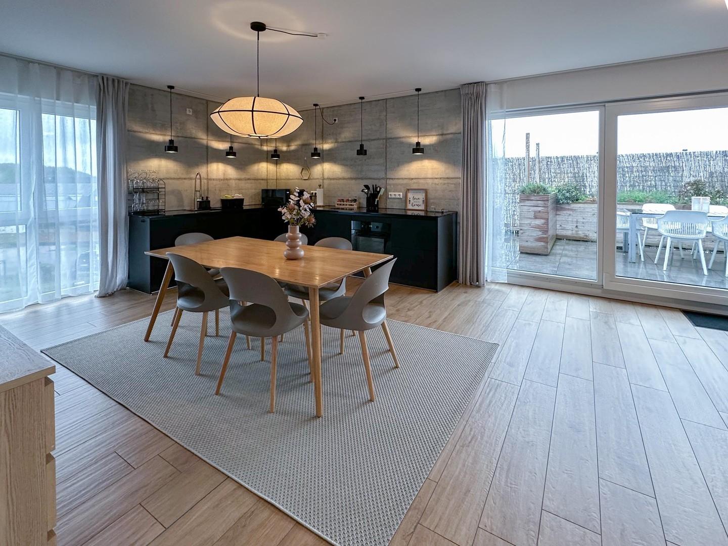 Essbereich mit viel Licht