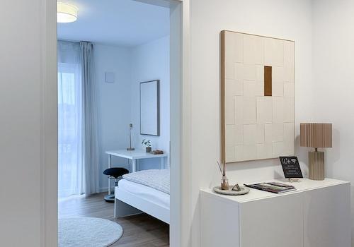 Flur Blick ins Büro/ KiZi