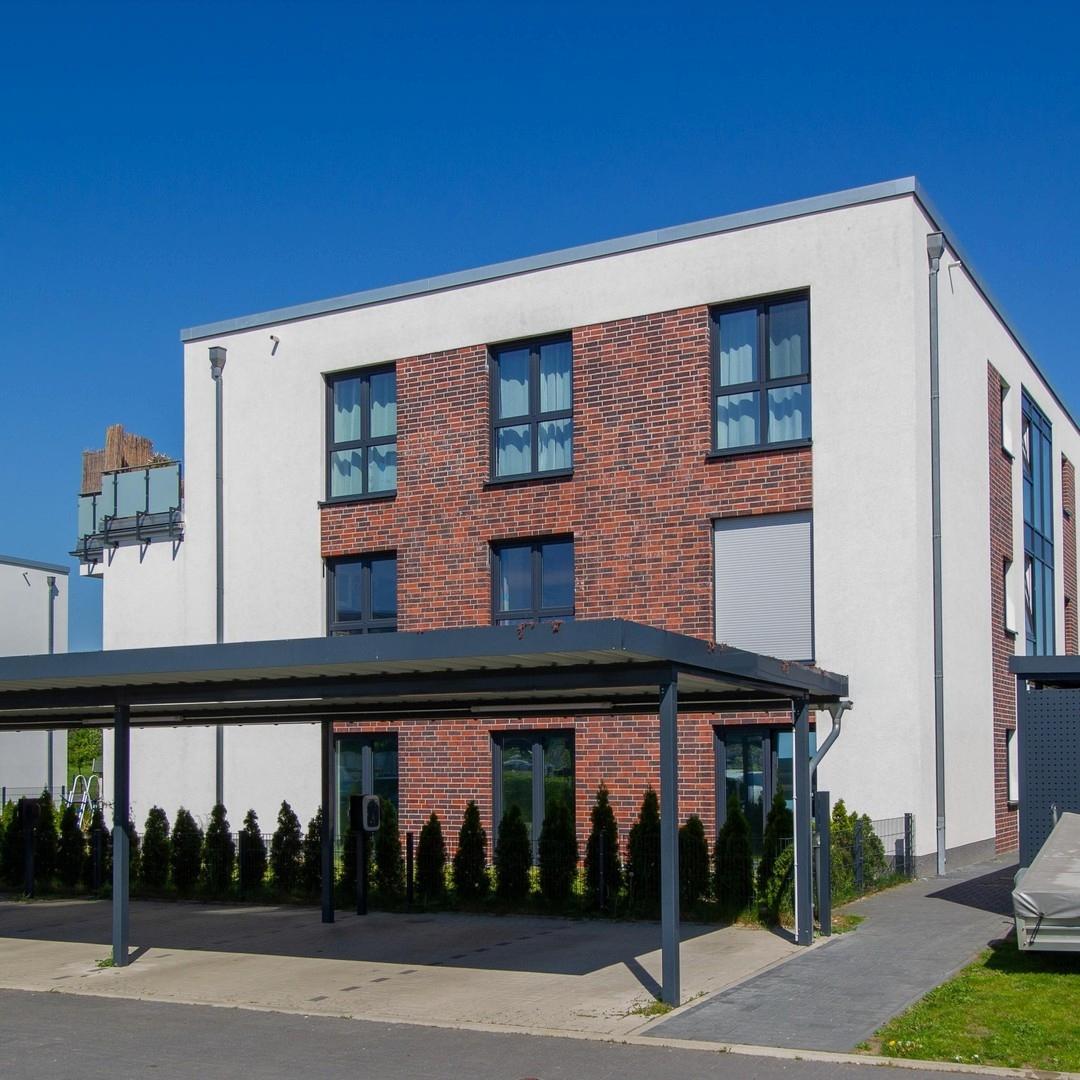 Carport direkt vor der Tür