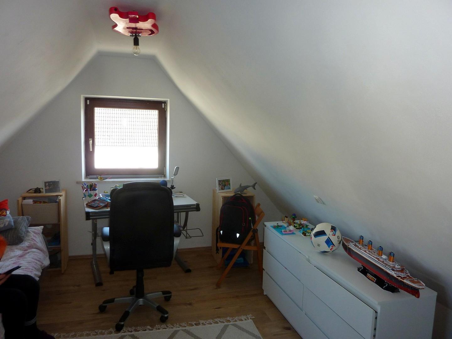 Schlafzimmer DG